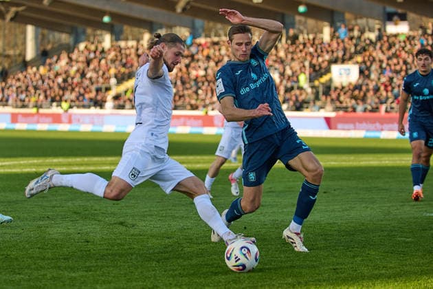 Shot on goal Dennis Chessa SSV Ulm 1846, 11 vs Siemen Voet TSV 1860 Muenchen, 03 GER, SSV Ulm 1846 vs TSV 1860 Muenchen, Football, Men, 3 Liga, Matchday 16, Season 2025 2026, 29 11 2025 DFL, DFB regulations prohibit any use of photographs as image sequences and or quasi video GER, SSV Ulm 1846 vs TSV 1860 Muenchen, Football, Men, 3 Liga, Matchday 16, Season 2025 2026, 29 11 2025 Ulm Copyright: xEibner-Pressefoto GeraldxOelze-dexStoppanyx EP_ODS