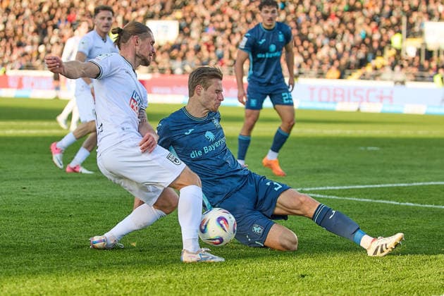 Duel, duel between Dennis Chessa SSV Ulm 1846, 11 and Siemen Voet TSV 1860 Muenchen, 03 GER, SSV Ulm 1846 vs TSV 1860 Muenchen, Football, Men, 3 Liga, Matchday 16, Season 2025 2026, 29 11 2025 DFL, DFB regulations prohibit any use of photographs as image sequences and or quasi video GER, SSV Ulm 1846 vs TSV 1860 Muenchen, Fußball, Herren, 3 Liga, 16 Spieltag, Spielzeit 2025 2026, 29 11 2025 Ulm Copyright: xEibner-Pressefoto GeraldxOelze-dexStoppanyx EP_ODS