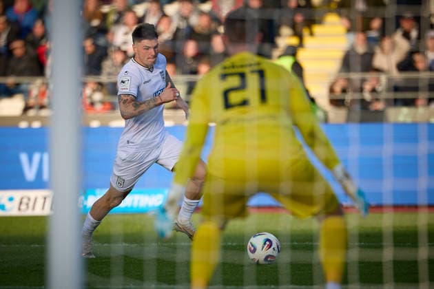 Niklas Koelle SSV Ulm 1846, 32 GER, SSV Ulm 1846 vs TSV 1860 Muenchen, Football, Men, 3 Liga, Matchday 16, Season 2025 2026, 29 11 2025 DFL, DFB regulations prohibit any use of photographs as image sequences and or quasi video GER, SSV Ulm 1846 vs TSV 1860 Muenchen, Football, Men, 3 Liga, Matchday 16, Season 2025 2026, 29 11 2025 Ulm Copyright: xEibner-Pressefoto GeraldxOelze-dexStoppanyx EP_ODS