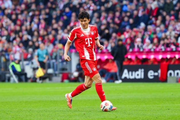 Min jae Kim 3, FC Bayern München beim Spiel zwischen FC Bayern München v FC St Pauli, Fußball, Herren, Bundesliga, 2025 2026, 12 Spieltag am 29 11 2025 in München, Allianz Arena DFL and DFB regulations prohibit any use of photographs as image sequences and or quasi video Bayern Deutschland
