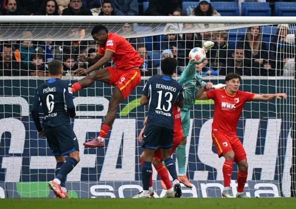 29 11 2025, xjhx, Soccer 1 Bundesliga, TSG 1899 Hoffenheim FC Augsburg v l Bernardo 1899 Hoffenheim , Finn Dahmen FC Augsburg DFL DFB REGULATIONS PROHIBIT ANY USE OF PHOTOGRAPHS as IMAGE SEQUENCES and or QUASI VIDEO Sinsheim