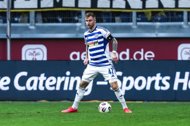 Sports, football, 3 league season 2025 2026 16 matchday MSV Duisburg Alemannia Aachen 29 11 2025, schauinsland reisen arena Alexander Hahn MSV Duisburg, 42 Duisburg schauinsland reisen arena North Rhine-Westphalia Germany