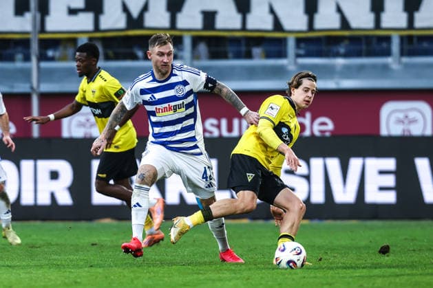 sports, football, 3 league season 2025 2026 16 matchday MSV Duisburg Alemannia Aachen 29 11 2025, schauinsland reisen arena Alexander Hahn MSV Duisburg, 42 duel Duisburg schauinsland reisen arena North Rhine-Westphalia Germany