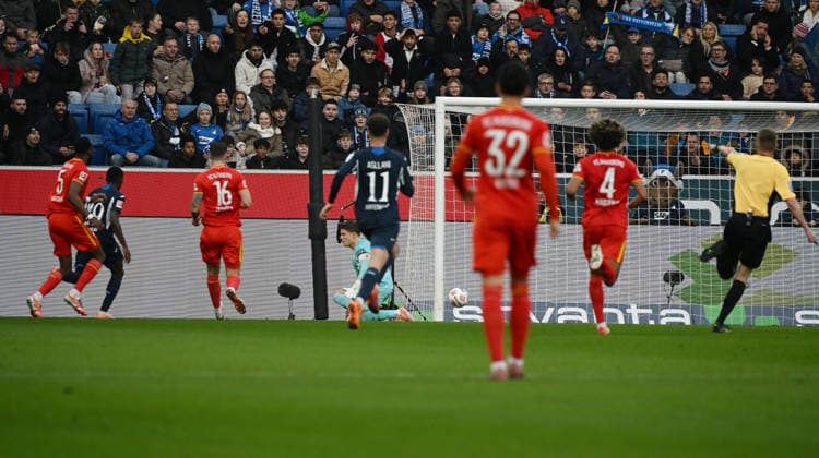 29 11 2025, xjhx, Soccer 1 Bundesliga, TSG 1899 Hoffenheim FC Augsburg v l Bazoumane Toure 1899 Hoffenheim , Finn Dahmen FC Augsburg Goal scored, scores the goal to 1 0 DFL DFB REGULATIONS PROHIBIT ANY USE OF PHOTOGRAPHS as IMAGE SEQUENCES and or QUASI VIDEO Sinsheim