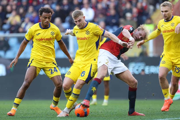 Nicolas Valentini of Hellas Verona battles for possession with Morten Thorsby of Genoa during the Serie A soccer match between Genoa and Hellas Verona at the Luigi Ferraris Stadium in Genoa, Italy - Saturday, November 29, 2025. - Soccer .  Copyright: xTanoxPecoraro LaPressex
