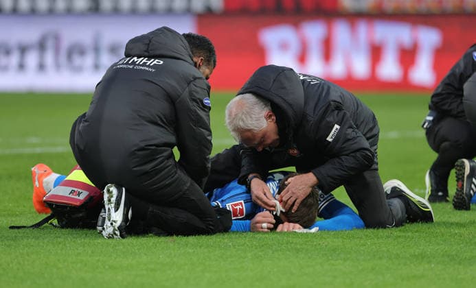 Julian Niehues on head injury Sport Football Soccer Bundesliga Men DFL 12 Matchday Season 2025 2026 29 11 2025 1 FC Union Berlin FCU vs 1 FC Heidenheim FCH DFL regulations prohibit any use of photographs as image sequences and or quasi video