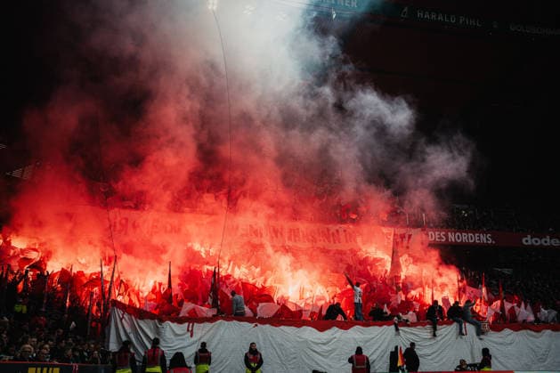 1 Bundesliga SV Werder Bremen vs 1 FC Köln, 29 11 2025 The Cologne fans after 12 minutes of silence Football, 1 Bundesliga, Matchday 12 SV Werder Bremen vs 1 FC Köln on 29 11 2025 at Weserstadion, Bremen DFL REGULATIONS PROHIBIT ANY USE OF PHOTOGRAPHS AS IMAGE SEQUENCES AND OR QUASI VIDEO Copyright: xBEAUTIFULxSPORTS Tonhäuserx