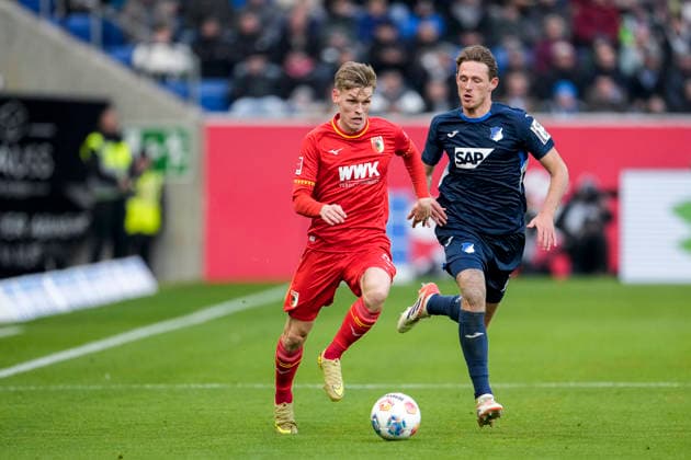 v li Anton Kade FCA, 30 , Wouter Burger Hoffenheim, 18 , duel, duel, tackle, tackling, dynamics, action, action, 29 11 2025, Sinsheim Germany , Football, Bundesliga, TSG 1899 Hoffenheim FC Augsburg, DFB DFL REGULATIONS PROHIBIT ANY USE OF PHOTOGRAPHS AS IMAGE SEQUENCES AND OR QUASI VIDEO xozx