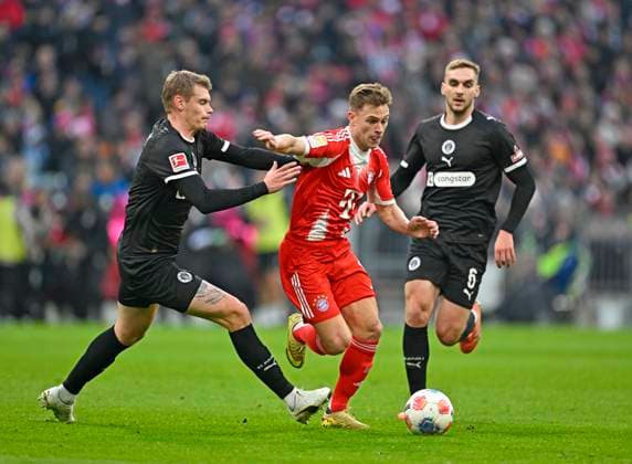 29 11 2025, Soccer Bundesliga 2025 2026, Matchday 12, FC Bayern Munich FC St Pauli, at the Allianz Arena Munich, v l Eric Smith FC St Pauli vs Joshua Kimmich FC Bayern Munich DFL and DFB regulations prohibit any use of photographs as image sequences and or quasi video