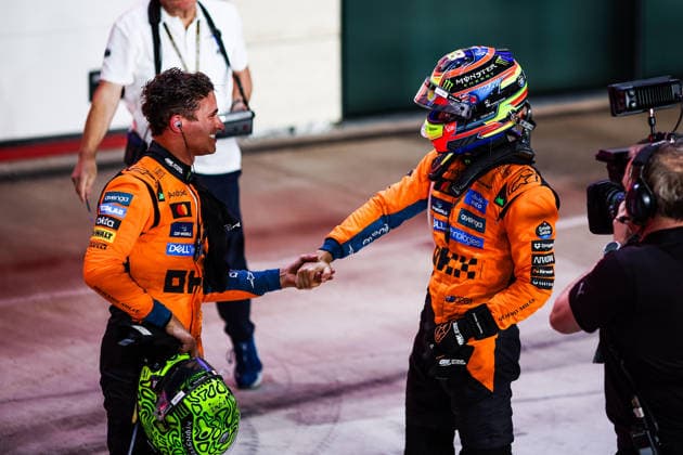 F1 - QATAR GRAND PRIX 2025 NORRIS Lando (gbr), McLaren F1 Team MCL39, portrait PIASTRI Oscar (aus), McLaren F1 Team MCL39, portrait Parc ferme celebration during the 2025 Formula 1 Qatar Grand Prix, 23th round of the 2025 FIA Formula One World Championship, WM, Weltmeisterschaft from November 28 to 30, 2025 on the Lusail International Circuit, in Lusail, Qatar - Copyright: xEricxAlonsox