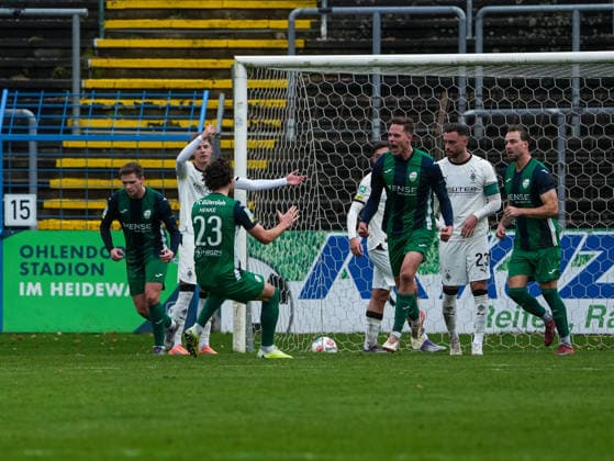 Goal celebration by Jannik Borgmann FC Guetersloh, 34 and Justus Henke FC Guetersloh, 23 FC Guetersloh vs Borussia Moenchengladbach U23, Football, Regionalliga West, Matchday 17, Season 2025 2026, 29 11 2025 FC Guetersloh vs Borussia Moenchengladbach U23, Football, Regionalliga West, Matchday 17, Season 2025 2026, 29 11 2025 Guetersloh Copyright: xEibner-Pressefoto DamianxKruczynx EP_DKI