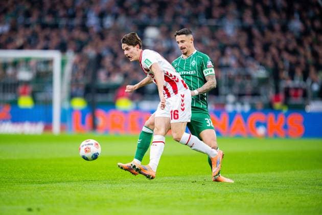 29 11 2025 Football, 2025 2026, 1 Bundesliga, Matchday 12, SV Werder Bremen 1 FC Köln L R Jakub Kaminski Köln , Marco Friedl Bremen DFL REGULATIONS PROHIBIT ANY USE OF PHOTOGRAPHS AS IMAGE SEQUENCES AND OR QUASI VIDEO