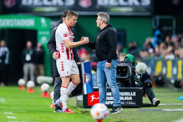 29 11 2025 Football, 2025 2026, 1 Bundesliga, Matchday 12, SV Werder Bremen 1 FC Köln L R Dominique Heintz Köln during his substitution, Lukas Kwasniok Coach Köln DFL REGULATIONS PROHIBIT ANY USE OF PHOTOGRAPHS AS IMAGE SEQUENCES AND OR QUASI VIDEO