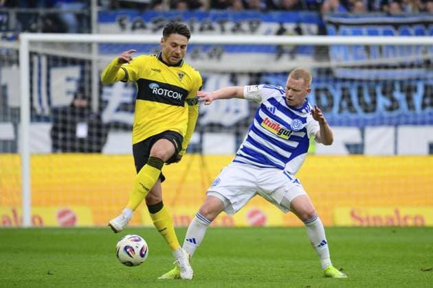 3 Liga MSV Duisburg Alemannia Aachen FOR EDITORIAL PURPOSES ONLY p Soccer 3 Liga MSV Duisburg Alemannia Aachen on 29 11 25 at the Schauinsland Reisen Arena in Duisburg Leon Müller Duisburg Duisburg Copyright JakobxKlos Copyright: JakobxKlos doc83h349mw6oyrtny2hqa ,EDITORIAL USE ONLY Copyright: JakobxKlos