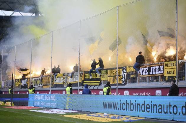 3 Liga MSV Duisburg Alemannia Aachen FOR EDITORIAL PURPOSES ONLY p Soccer 3 Liga MSV Duisburg Alemannia Aachen on 29 11 25 at the Schauinsland Reisen Arena in Duisburg Fans of Alemannia Aachen Duisburg Copyright JakobxKlos Copyright: JakobxKlos doc83h34a5y39w1mdhkh2ta ,EDITORIAL USE ONLY Copyright: JakobxKlos