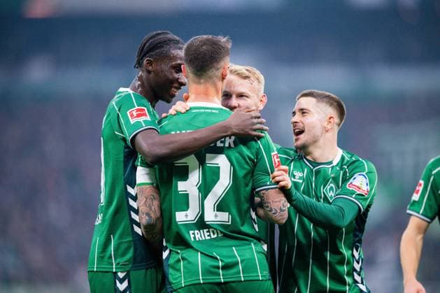 29 11 2025 Soccer, 2025 2026, 1 Bundesliga, Matchday 12, SV Werder Bremen 1 FC Köln M Marco Friedl Bremen celebrates after his goal for 1 0 in a jubilant crowd with L R Karim Coulibaly Bremen , Marco Grüll Bremen , Romano Schmid Bremen DFL REGULATIONS PROHIBIT ANY USE OF PHOTOGRAPHS AS IMAGE SEQUENCES AND OR QUASI VIDEO