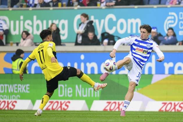 3 Liga MSV Duisburg Alemannia Aachen FOR EDITORIAL PURPOSES ONLY p Soccer 3 Liga MSV Duisburg Alemannia Aachen on 29 11 25 at the Schauinsland Reisen Arena in Duisburg Patrick Sussek Duisburg Duisburg Duisburg Copyright JakobxKlos Copyright: JakobxKlos doc83h349bf8gi8yd1w2ta ,EDITORIAL USE ONLY Copyright: JakobxKlos