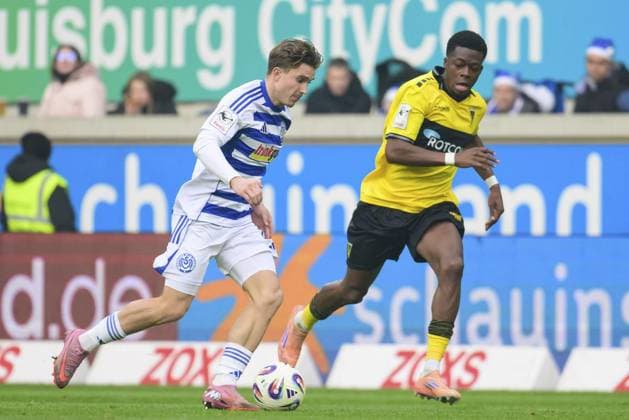 3 Liga MSV Duisburg Alemannia Aachen FOR EDITORIAL PURPOSES ONLY p Soccer 3 Liga MSV Duisburg Alemannia Aachen on 29 11 25 at the Schauinsland Reisen Arena in Duisburg Patrick Sussek Duisburg Duisburg Duisburg Copyright JakobxKlos Copyright: JakobxKlos doc83h349ieibdpwy2um6b ,EDITORIAL USE ONLY Copyright: JakobxKlos