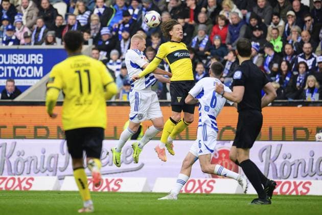 3 Liga MSV Duisburg Alemannia Aachen FOR EDITORIAL PURPOSES ONLY p Soccer 3 Liga MSV Duisburg Alemannia Aachen on 29 11 25 at the Schauinsland Reisen Arena in Duisburg Leon Müller Duisburg Duisburg Copyright JakobxKlos Copyright: JakobxKlos doc83h349kg78z19dl1mdb3 ,EDITORIAL USE ONLY Copyright: JakobxKlos