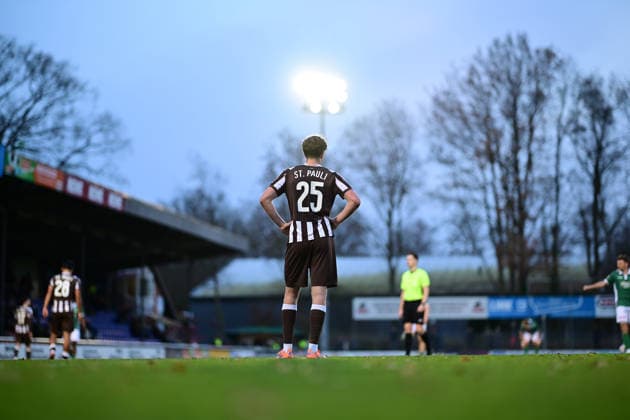 Soccer I Men I Season 2025 2026 I Regionalliga Nord I 21 Matchday I FC St Pauli II VfB Lübeck I 29 11 2025 Symbol, symbol photo, symbol image, symbolic image, image symbol, representation, signum, example image, sample image, reference image, Example photo, stock photo, archive photo, demonstration photo, comparison photo FC St Pauli II with Calvin Finn Rahr 25, FC St Pauli II Norderstedt Edmund Plambeck Stadion, Ochsenzoller Str 58 22848 Norderstedt Schleswig Holstein Germany Copyright: xLobeca FelixxSchlikisx