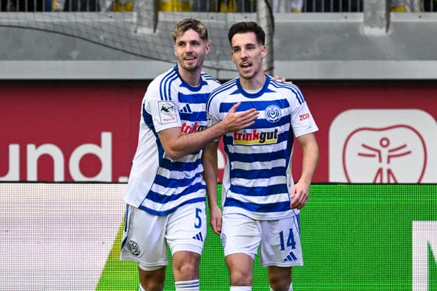 Conor Noß Noss Duisburg 14 cheers after scoring 1 0 with Tobias Fleckstein Duisburg 5 29 11 2025 Soccer MSV Duisburg vs SV Alemannia Aachen, Schauinsland Reisen Arena, Duisburg, DFB DFL REGULATIONS PROHIBIT ANY USE OF PHOTOGRAPHS AS IMAGE SEQUENCES AND OR QUASI VIDEO Copyright: xpepphotox xPeterxEppingerx pep00321, pep_20251129_hm_216054