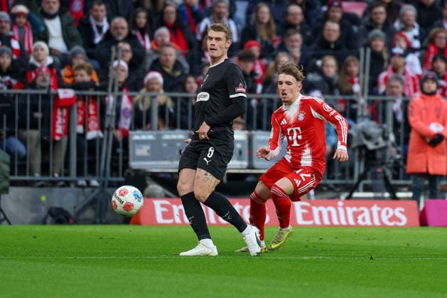 Soccer 1 Bundesliga 12 Matchday FC Bayern Munich FC St Pauli on 29 11 2025 at the Allianz Arena in Munich Eric Smith St Pauli , front Lennart Karl Munich , back DFL regulations prohibit any use of photographs as image sequences and or quasi video xMSx