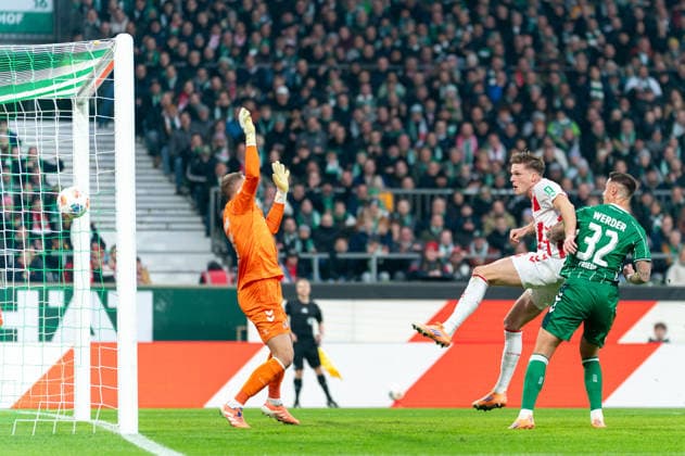 Goal for 1 0 Marco Friedl SV Werder Bremen, 32 , Goal kick goal chance by header from Marco Friedl SV Werder Bremen, 32 , Marius Bueter 1 FC Koeln, 30 , Goalkeeper Marvin Schwaebe 1 FC Koeln, 01 , GER, SV Werder Bremen vs 1 FC Koeln, Soccer, Bundesliga, Matchday 12, Season 2025 2026, 29 11 2025 DFL REGULATIONS PROHIBIT ANY USE OF PHOTOGRAPHS AS IMAGE SEQUENCES AND OR QUASI VIDEO GER, SV Werder Bremen vs 1 FC Koeln, Football, Bundesliga, Matchday 12, Season 2025 2026, 29 11 2025 Bremen Copyright: xEibner-Pressefoto MaxxVincenx EP_MVN