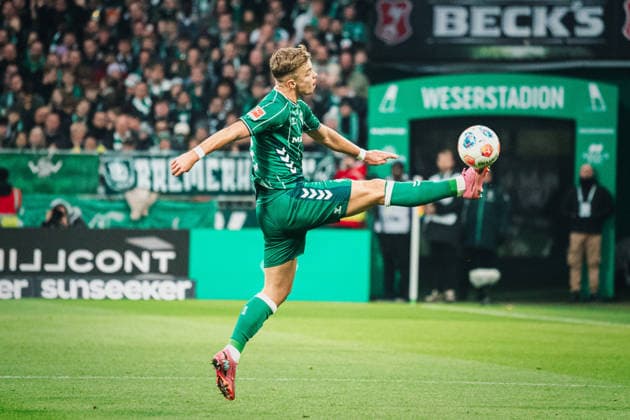 1 Bundesliga SV Werder Bremen vs 1 FC Köln, 29 11 2025 Keke Topp Werder Bremen, 9 Soccer, 1 Bundesliga, Matchday 12 SV Werder Bremen vs 1 FC Köln on 29 11 2025 at Weserstadion, Bremen DFL REGULATIONS PROHIBIT ANY USE OF PHOTOGRAPHS AS IMAGE SEQUENCES AND OR QUASI VIDEO Copyright: xBEAUTIFULxSPORTS Tonhäuserx
