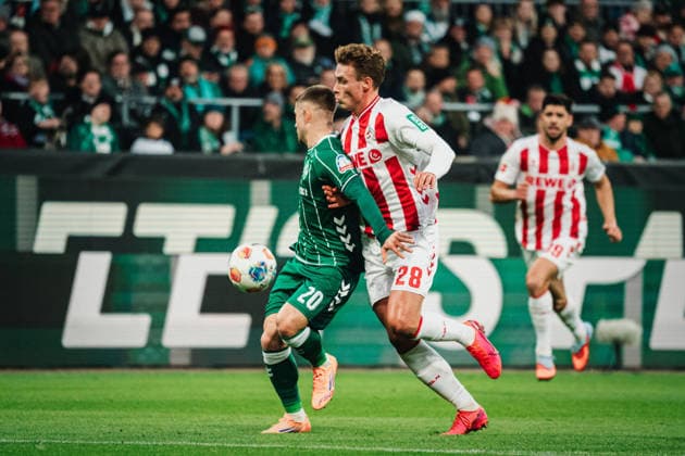 1 Bundesliga SV Werder Bremen vs 1 FC Köln, 29 11 2025 Romano Schmid Werder Bremen, 20 vs Sebastian Sebulonsen 1 FC Köln, 28 Football, 1 Bundesliga, Matchday 12 SV Werder Bremen vs 1 FC Köln on 29 11 2025 at Weserstadion, Bremen DFL REGULATIONS PROHIBIT ANY USE OF PHOTOGRAPHS AS IMAGE SEQUENCES AND OR QUASI VIDEO Copyright: xBEAUTIFULxSPORTS Tonhäuserx