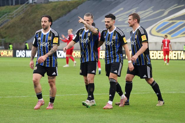 29 11 2025, Football, Men, 3 League, Season 2025 2026, 1 FC Saarbrücken Rot Weiss Essen, Goal celebration for 2 1, Goalscorer Florian Pick 1 FC Saarbruecken Saarbrücken Ludwigsparkstadion Saarland Germany DEU Copyright: xSebastianxBachx