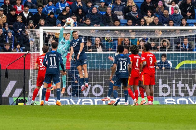 Goalkeeper Finn Dahmen FC Augsburg and Tim Lemperle TSG 1899 Hoffenheim xettx, Germany, Sinsheim, 29 11 2025, Football, Bundesliga TSG 1899 Hoffenheim vs FC Augsburg, Season 2025 2026, Matchday 12, PreZero Arena DFL DFB REGULATIONS PROHIBIT ANY USE OF PHOTOGRAPHS AS IMAGE SEQUENCES AND OR QUASI VIDEO