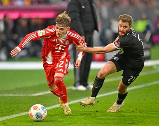 29 11 2025, Soccer Bundesliga 2025 2026, Matchday 12, FC Bayern Munich FC St Pauli, in the Allianz Arena Munich, f l Lennart Karl FC Bayern Munich vs Lars Ritzka FC St Pauli DFL and DFB regulations prohibit any use of photographs as image sequences and or quasi video