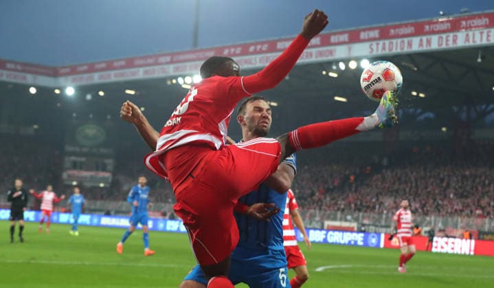 Ilyas Ansah in a duel with Benedikt Gimber Action Match scene Sport Football Soccer Bundesliga Men DFL 12 Matchday Season 2025 2026 29 11 2025 1 FC Union Berlin FCU vs 1 FC Heidenheim FCH DFL regulations prohibit any use of photographs as image sequences and or quasi video