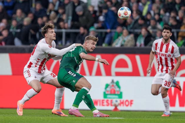 from left Rav van den Berg 1 FC Köln, 33 and Keke Topp SV Werder Bremen, 9 in a duel, dynamic, action, action, game scene, THE DFL GUIDELINES PROHIBIT ANY USE OF PHOTOGRAPHS AS IMAGE SEQUENCES AND OR QUASI VIDEO DFL REGULATIONS PROHIBIT ANY USE OF PHOTOGRAPHS AS IMAGE SEQUENCES AND OR QUASI VIDEO , 29 11 2025, Bremen Germany , Football, Bundesliga, SV Werder Bremen 1 FC Köln xobx