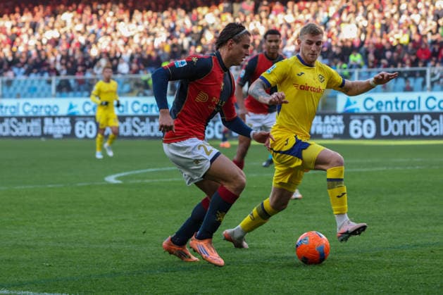 Serie A, Day 13, Genova, Stadio Ferraris, Genoa - Hellas Verona, in the photo: Colombo and Valentini  Copyright: xGabrielexSiri IPAxSportx xipa-agency.netx xx IPA_68508263 IPA_Agency_IPA68508263