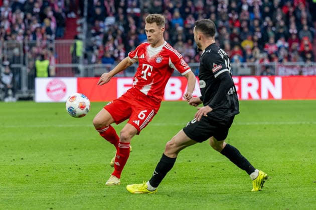 Fight for the ball duel between Joshua Kimmich FC Bayern Muenchen, 6 and Mathias Pereira Lage FC St Pauli, 28 GER, FC Bayern Muenchen vs FC St Pauli, Football, Bundesliga, Matchday 12, Season 2025 2026, 29 11 2025 DFL DFB REGULATIONS PROHIBIT ANY USE OF PHOTOGRAPHS as IMAGE SEQUENCES and or QUASI VIDEO GER, FC Bayern Muenchen vs FC St Pauli, Football, Bundesliga, Matchday 12, Season 2025 2026, 29 11 2025 Muenchen Copyright: xEibner-Pressefoto HeikexFeinerx EP_HFR