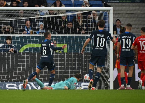29 11 2025, xjhx, Soccer 1 Bundesliga, TSG 1899 Hoffenheim FC Augsburg v l Grischa Prömel 1899 Hoffenheim , Finn Dahmen FC Augsburg Goal scored, scores the goal to 3 0 DFL DFB REGULATIONS PROHIBIT ANY USE OF PHOTOGRAPHS as IMAGE SEQUENCES and or QUASI VIDEO Sinsheim