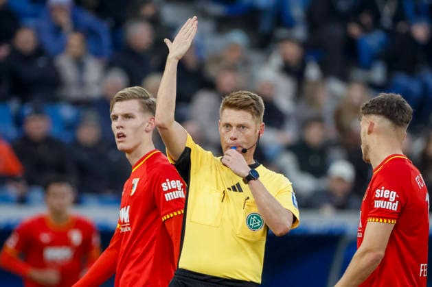 Referee Christian Dingert , Germany, Football, 1 Bundesliga, Matchday 12, 2025 2026, TSG Hoffenheim vs FC Augsburg, 29 11 2025, PreZero Arena, Sinsheim, Germany Sinsheim PreZero Arena Baden Württemberg Germany Copyright: xGrantxHubbsx