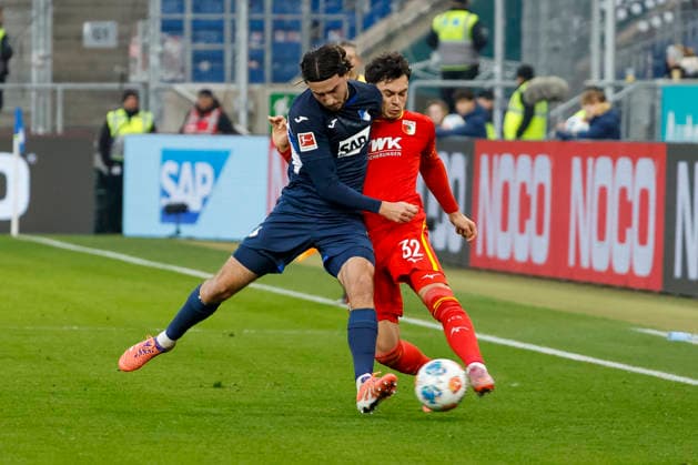 Leon Avdullahu TSG Hoffenheim, 07 and Fabian Rieder FC Augsburg, 32 in duel , Germany, Soccer, 1 Bundesliga, Matchday 12, 2025 2026, TSG Hoffenheim vs FC Augsburg, 29 11 2025, PreZero Arena, Sinsheim, Germany Sinsheim PreZero Arena Baden Württemberg Germany Copyright: xGrantxHubbsx