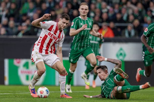 from left Said El Mala 1 FC Köln, 13 and Marco Friedl SV Werder Bremen, 32 in a duel, dynamic, action, action, game scene, THE DFL GUIDELINES PROHIBIT ANY USE OF PHOTOGRAPHS AS IMAGE SEQUENCES AND OR QUASI VIDEO DFL REGULATIONS PROHIBIT ANY USE OF PHOTOGRAPHS AS IMAGE SEQUENCES AND OR QUASI VIDEO , 29 11 2025, Bremen Germany , Football, Bundesliga, SV Werder Bremen 1 FC Köln xobx