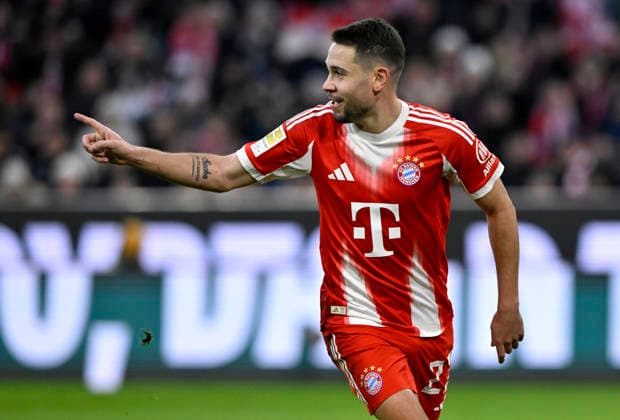GOAL to 1 1 Raphael Guerreiro FC Bayern Muenchen FCB 22 Goal celebration FC Bayern Muenchen FC St Pauli 29 11 2025 DFL REGULATIONS PROHIBIT ANY USE OF PHOTOGRAPHS AS IMAGE SEQUENCES AND OR QUASI VIDEO FC Bayern Muenchen FC St Pauli
