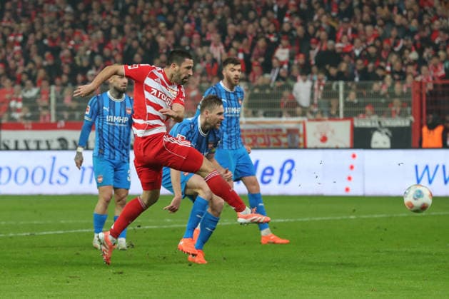 29 11 2025, xtgx, Fußball 1 Bundesliga, 1 FC Union Berlin 1 FC Heidenheim emspor, v l Rani Khedira Union Berlin, 8 schiesst Tor, schießt, Torschuetze, erzielt Tor, Treffer, scores the goal 1 0 DFL DFB REGULATIONS PROHIBIT ANY USE OF PHOTOGRAPHS as IMAGE SEQUENCES and or QUASI VIDEO Berlin
