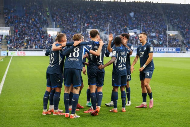 Germany 1 Bundesliga 2025 26, Matchday 12 TSG Hoffenheim vs FC Augsburg, PreZero Arena Sinsheim Cheers from Wouter Burger, TSG Hoffenheim, 18 to 2 0 Sinsheim PreZero Arena Baden Württemberg Germany Copyright: xBenedictxChristx