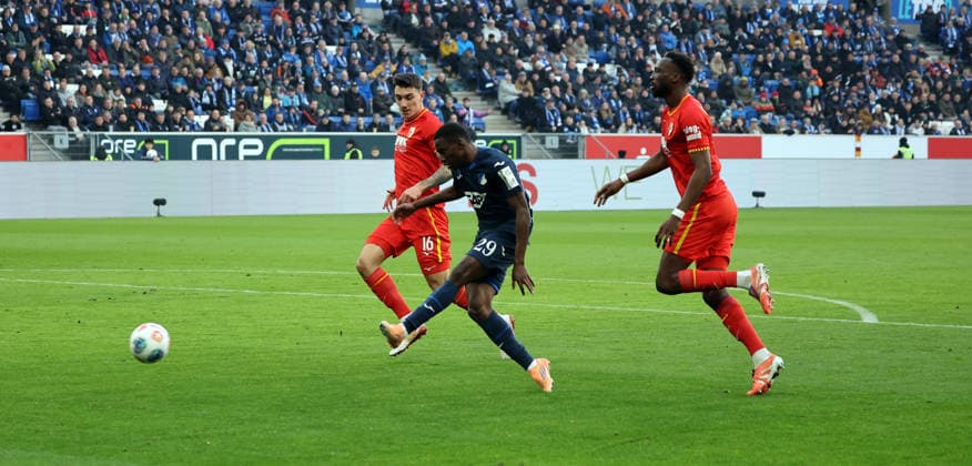 29 11 25 TSG 1899 Hoffenheim FC Augsburg Germany, Sinsheim, 29 11 2025, Football, Bundesliga, Season 2025 2026, TSG 1899 Hoffenheim FC Augsburg Bouzamana Toure TSG 1899 Hoffenheim Goal 1 0 Toure