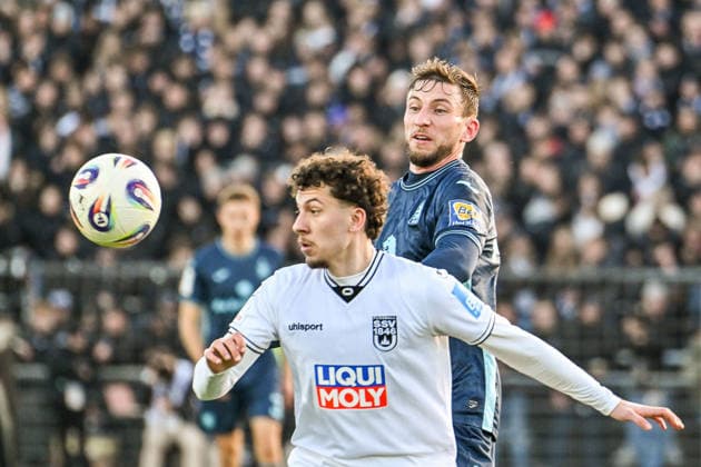 GER, 3 Liga, SSV Ulm 1846 vs TSV 1860 Munich 29 11 2025, Donaustadion, Ulm, GER, 3 Liga, SSV Ulm 1846 vs TSV 1860 Munich, pictured Ensar Aksakal SSV Ulm, 7 , Philipp Maier Muenchen, 26 nordphotoxGmbHx xHafner nph00200