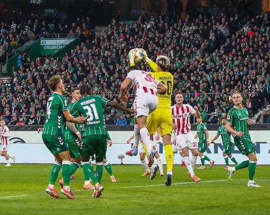 Germany Soccer Bundesliga 2025 26, 8 Matchday SV Werder Bremen vs 1 FC Köln Weserstadion Stadion Bremen Mio Backhaus SV Werder Bremen, 30 Cenk Özkacar Cenk Oezkacar 1 FC Köln, 39 Karim Coulibaly SV Werder Bremen, 31 Bremen Copyright: xAymanxAlahmedx