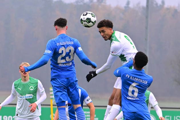 29 11 2025 Soccer Season 2025 2026 Regionalliga Bayern 20 Matchday SpVgg Greuther Fürth Fuerth II U23 FV Illertissen AlSch xalxscx Eduard Heckmann 23, FV Illertissen FVI Joshua Okpalaike 9,SpVgg Greuther Fürth II
