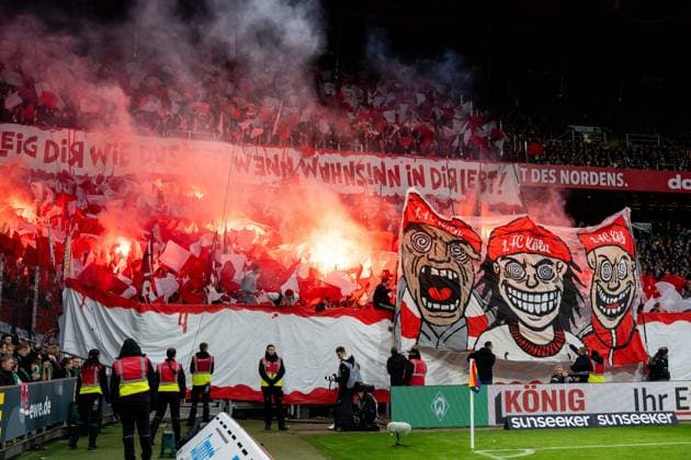 Koeln Pyrotechnics Bengalo Fans Ultras, Choreo, GER, SV Werder Bremen vs 1 FC Koeln, Football, Bundesliga, Matchday 12, Season 2025 2026, 29 11 2025 DFL REGULATES PROHIBIT ANY USE OF PHOTOGRAPHS AS IMAGE SEQUENCES AND OR QUASI VIDEO GER, SV Werder Bremen vs 1 FC Koeln, Football, Bundesliga, Matchday 12, Season 2025 2026, 29 11 2025 Bremen Copyright: xEibner-Pressefoto MaxxVincenx EP_MVN