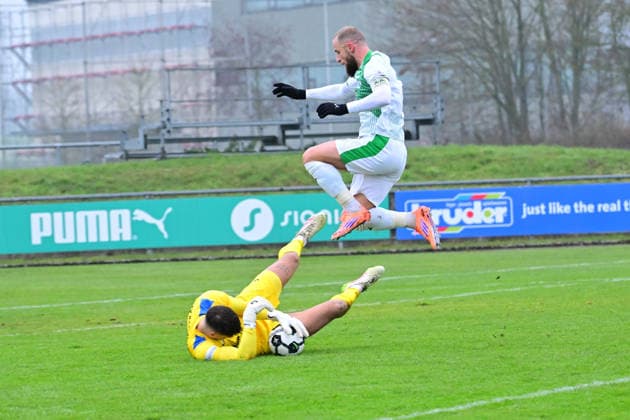 29 11 2025 Soccer Season 2025 2026 Regionalliga Bayern 20 Matchday SpVgg Greuther Fürth Fuerth II U23 FV Illertissen AlSch xalxscx Malwin Zok 34, FV Illertissen FVI Daniel Adlung 10, SpVgg Greuther Fürth II