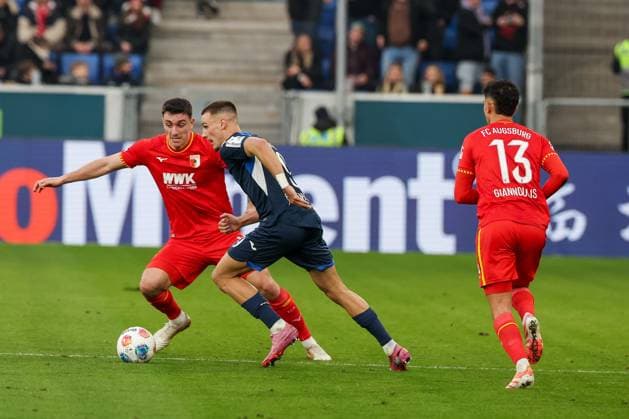 Tim Lemperle 19 TSG 1899 Hoffenheim in duel with Cedric Zesiger 16 FC Augsburg , with Dimitris Giannoulis 13 FC Augsburg , TSG Hoffenheim vs FC Augsburg, Football, Bundesliga, DFL, Saison 2025 2026, Hinrunde, 12 Spieltag, 29 11 2025 DFB regulations prohibit any use of photographs as image sequences and or quasi video Sinsheim Baden Wuerttemberg Germany Copyright: xkolbert-press MartinxAgüerax
